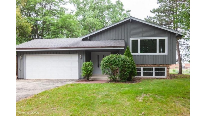 14300 W Redwood Dr New Berlin, WI 53151-5324 by Coldwell Banker HomeSale Realty - New Berlin $275,000