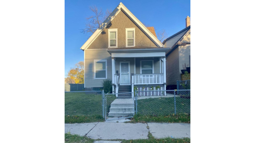 3346 N 1st St Milwaukee, WI 53212 by RE/MAX Market Place $100,000