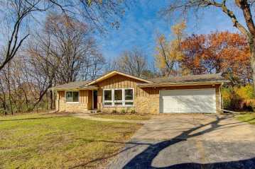 12120 W Liberty Ct, Hales Corners, WI 53130-1772