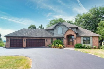 2499 Edgewood Ln, Oshkosh, WI 54904-7036