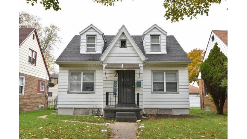4885 N 21st St Milwaukee, WI 53209 by Coldwell Banker HomeSale Realty - Wauwatosa $80,000