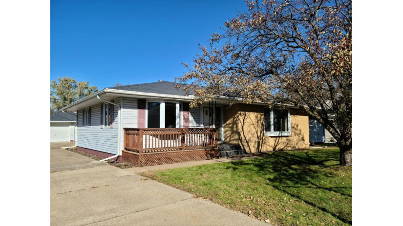 2421 Hewitt St La Crosse, WI 54601 by Gerrard-Hoeschler, REALTORS $157,900