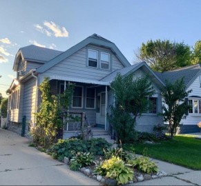 1321 S 49th St, West Milwaukee, WI 53214-3529