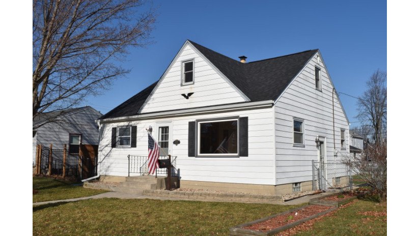 820 Marion Ave South Milwaukee, WI 53172 by Shorewest Realtors $189,900