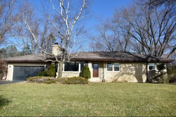 18350 Beverly Hills Dr, Brookfield, WI 53045-2530