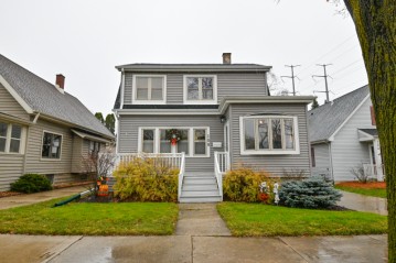 108 N 71st St, Milwaukee, WI 53213-3742