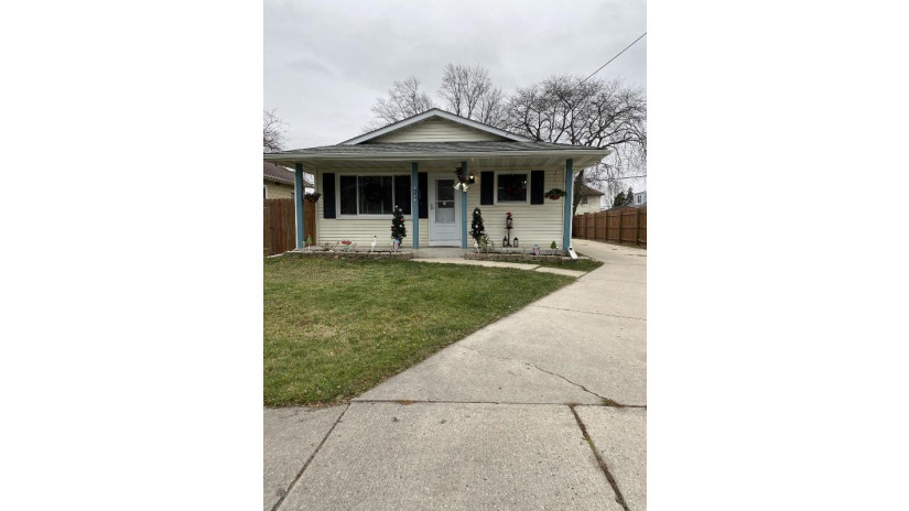 5126 28th Ave Kenosha, WI 53140 by Cove Realty, LLC $165,000