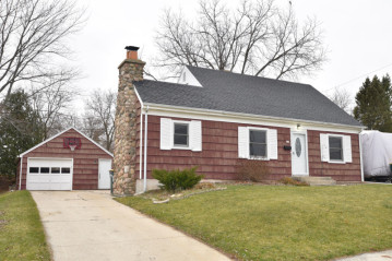 125 Summit Dr, Port Washington, WI 53074-2014