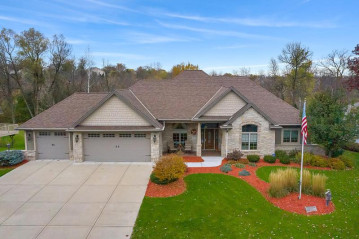 408 Riverwood Ct, Watertown, WI 53094-5138