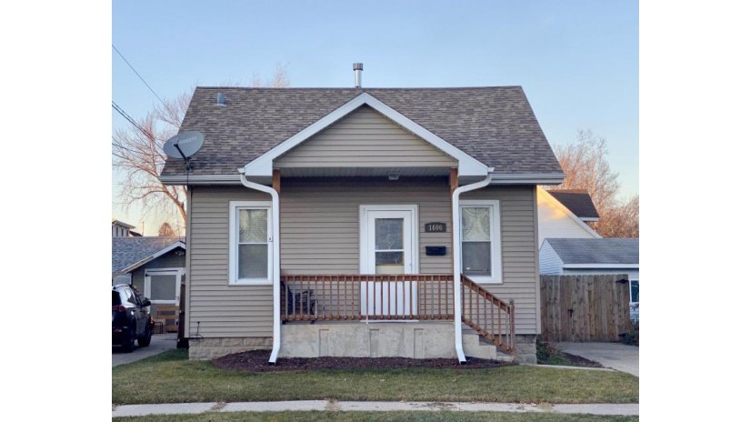 1606 78th St Kenosha, WI 53143 by RE/MAX Showcase -  Gurnee $128,500