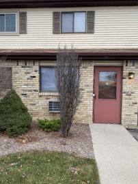 1145 Vogt Dr 10, West Bend, WI 53095-5500