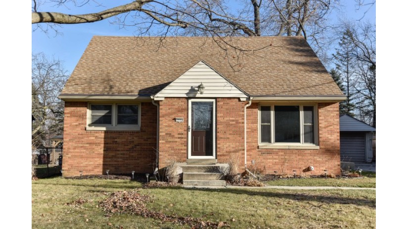 3950 S 44th St Greenfield, WI 53220 by Shorewest Realtors $195,000