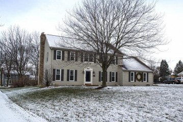 1165 Crystal Dr, Brookfield, WI 53005-7099