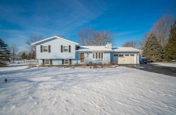 610 Wexford Cir, Wales, WI 53183-9615