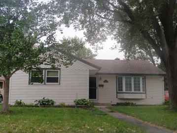 W174N8672 Schneider Dr, Menomonee Falls, WI 53051