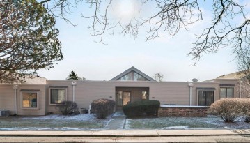 409 W Willow Ter, Fox Point, WI 53217-2662