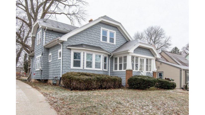 925 E Racine Ave Waukesha, WI 53186 by Shorewest Realtors $200,000