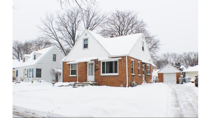 8912 W Auer Ave Milwaukee, WI 53222 by Homestead Realty, Inc $139,900