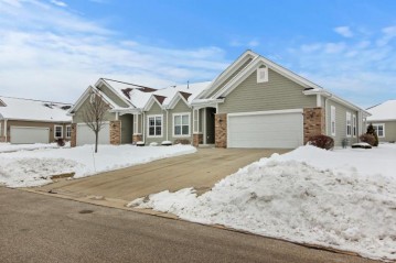 3968 S Fohr Dr, New Berlin, WI 53151-5937
