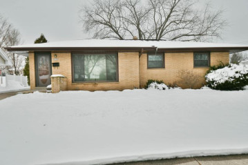 3303 S 89th St, Milwaukee, WI 53227-4524