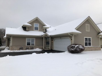 4848 S Waterview Ct, Greenfield, WI 53220-4856