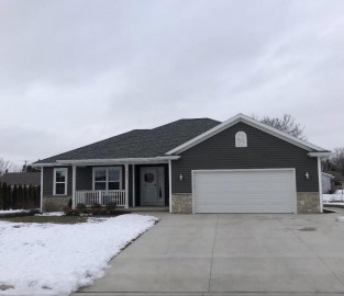 532 Pine Ridge Ave, Howards Grove, WI 53083