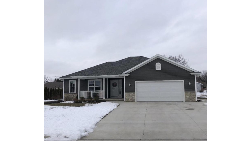 532 Pine Ridge Ave Howards Grove, WI 53083 by Benefit Realty $319,900