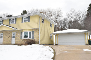 1681 Highland Dr, Grafton, WI 53024