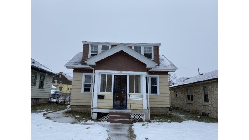 4693 N Parkway Ave Milwaukee, WI 53209 by Residence Deals, LLC $69,900