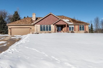 6038 Leprechaun Ln, Erin, WI 53027-9038