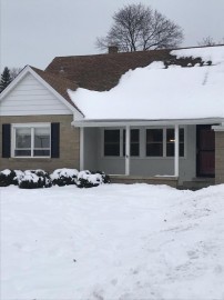 1230 Crescent Dr, Elm Grove, WI 53122-1736