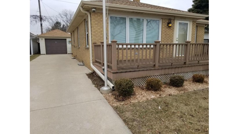 1526 Michigan Blvd Racine, WI 53402 by  - (414) 935-4500 $1,500