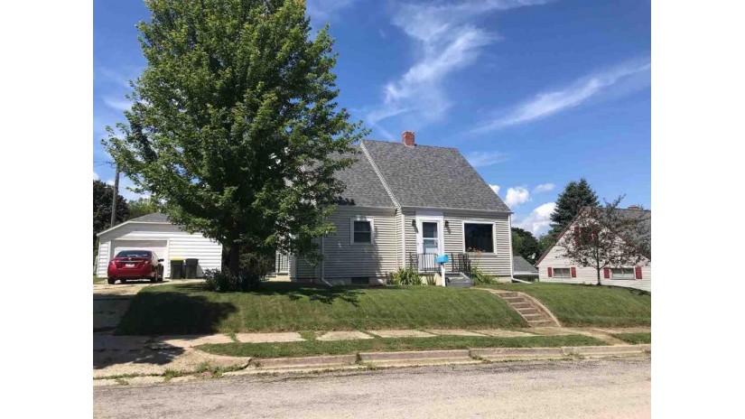 329 2nd Street Kewaunee, WI 54216 by Todd Wiese Homeselling System, Inc. $119,900