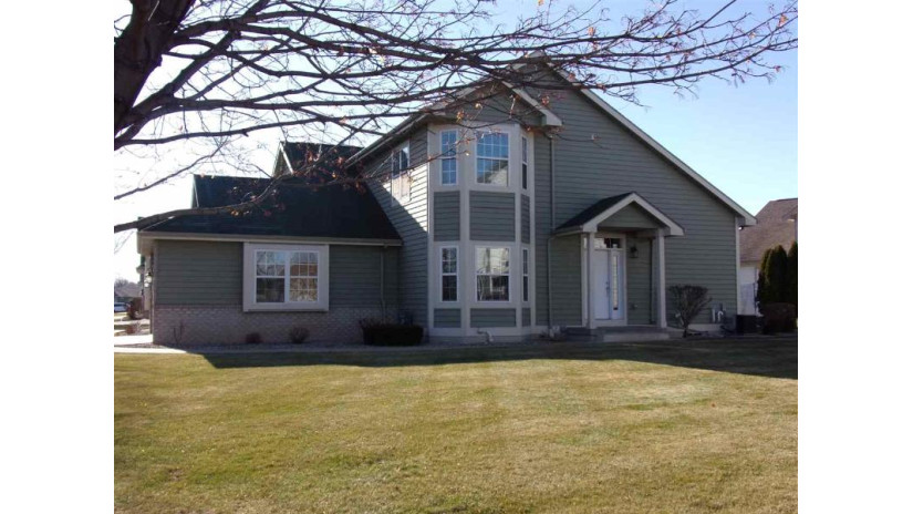 1227 Cameron Circle Neenah, WI 54956 by First Weber, Inc. $240,000