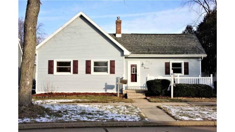 424 W 6th Street Kaukauna, WI 54130 by Re/Max Property Network $136,500