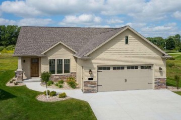 4975 W Woods Creek Lane, Grand Chute, WI 54913