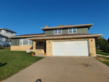 1128 Arbor Oaks Ln, Lancaster, WI 53813