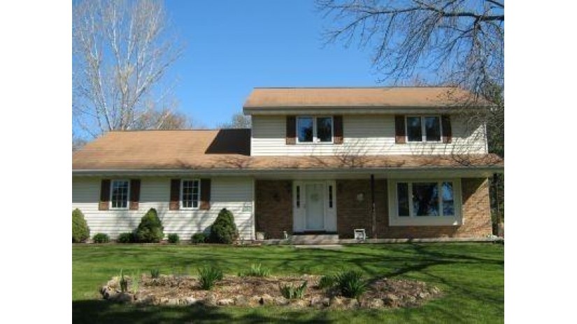 W1970 Camelot Trace Brooklyn, WI 54941 by Malcolm Bay Realty & Land Co Llc $337,500