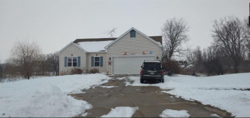 5 Woodridge Ln, Columbus, WI 53925