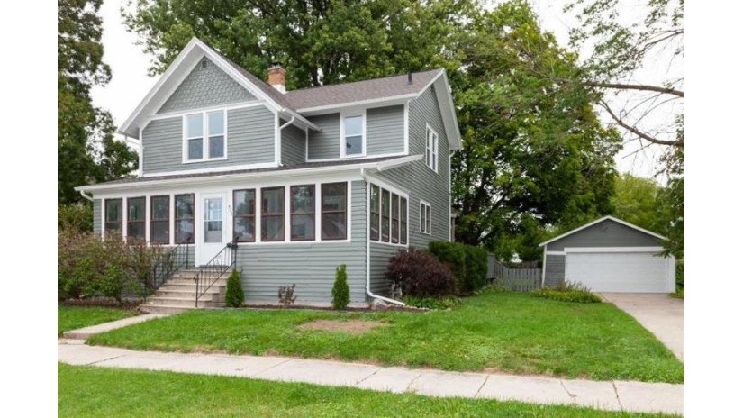 403 S Franklin St Oconomowoc, WI 53066 by Coldwell Banker HomeSale Realty - New Berlin $252,500