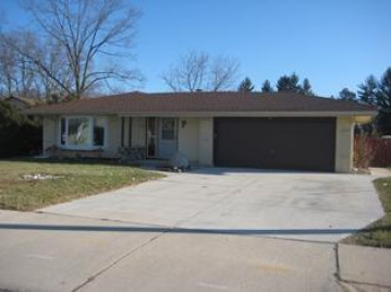 136 N Mill St, Saukville, WI 53080