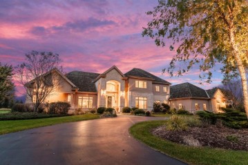 13808 N Martin Way, Mequon, WI 53097-1752