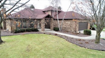 1432 Country Club Ln, Watertown, WI 53098