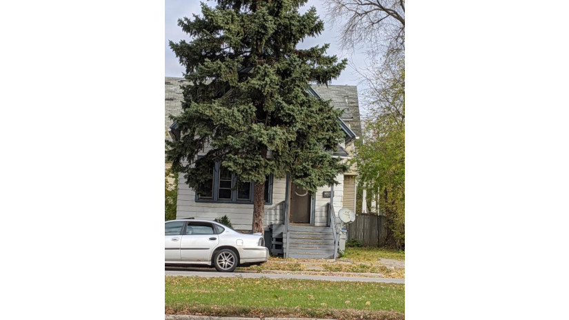 610 W Locust St Milwaukee, WI 53212 by Coldwell Banker Realty -Racine/Kenosha Office $800