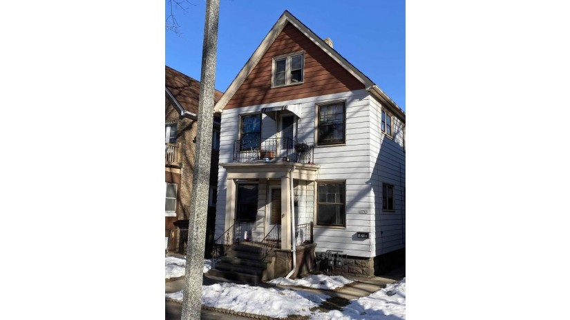 1570 S 36th St Milwaukee, WI 53215 by Benefit Realty $99,900