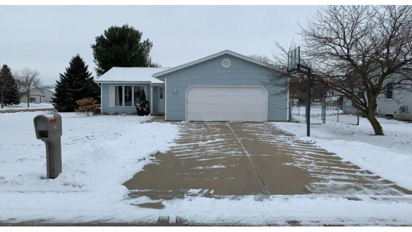 206 Bowlavard Ave Belleville, WI 53508 by Standard Real Estate Services, LLC $260,000