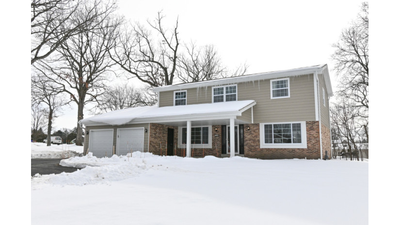 17415 Senlac Ln Brookfield, WI 53045 by Shorewest Realtors $459,000