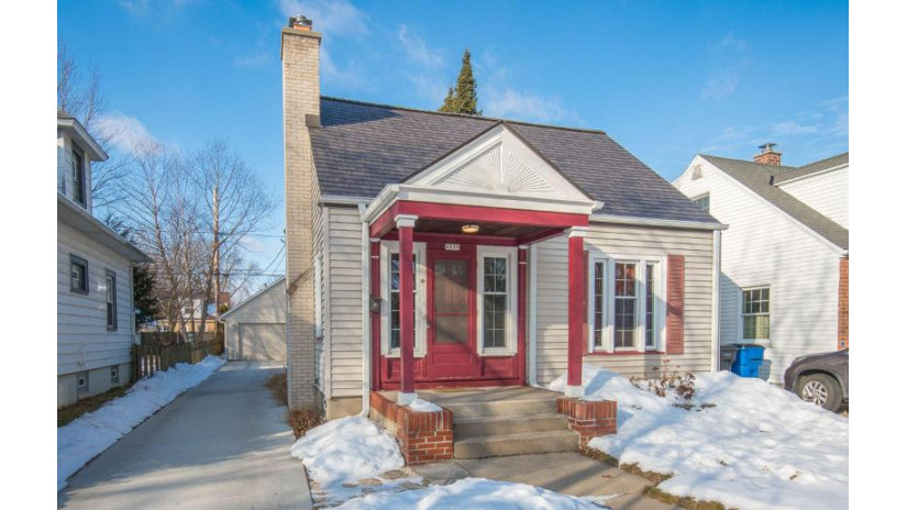 4859 N Idlewild Ave Whitefish Bay, WI 53217 by Exsell Real Estate Experts LLC $335,000