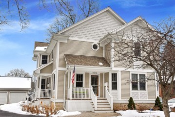 W64N736 Washington Ave, Cedarburg, WI 53012-1360