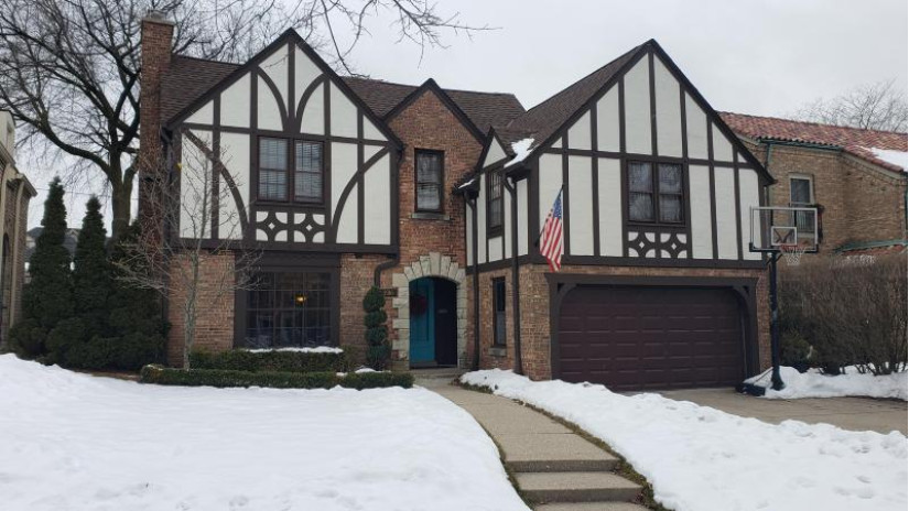 3916 N Ridgefield Cir Shorewood, WI 53211 by Alesci Realty $639,900